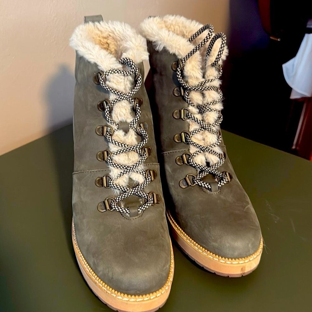 TOMS Melrose Wedge Ankle Boots Womens 9 Olive Green Nubuck Leather Booties
